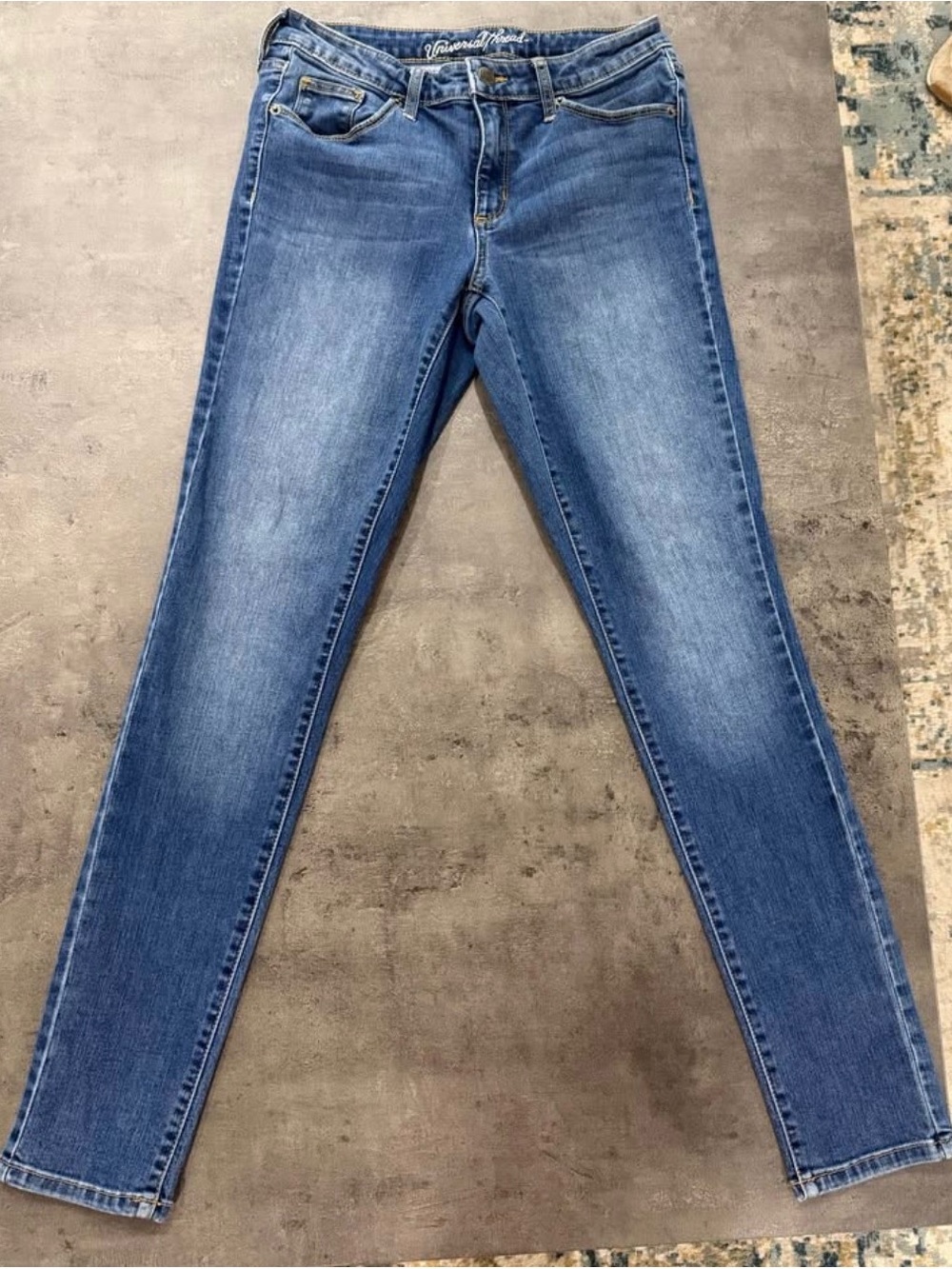 Universal Thread Women's Skinny Jeans - Blue Mid Wash
